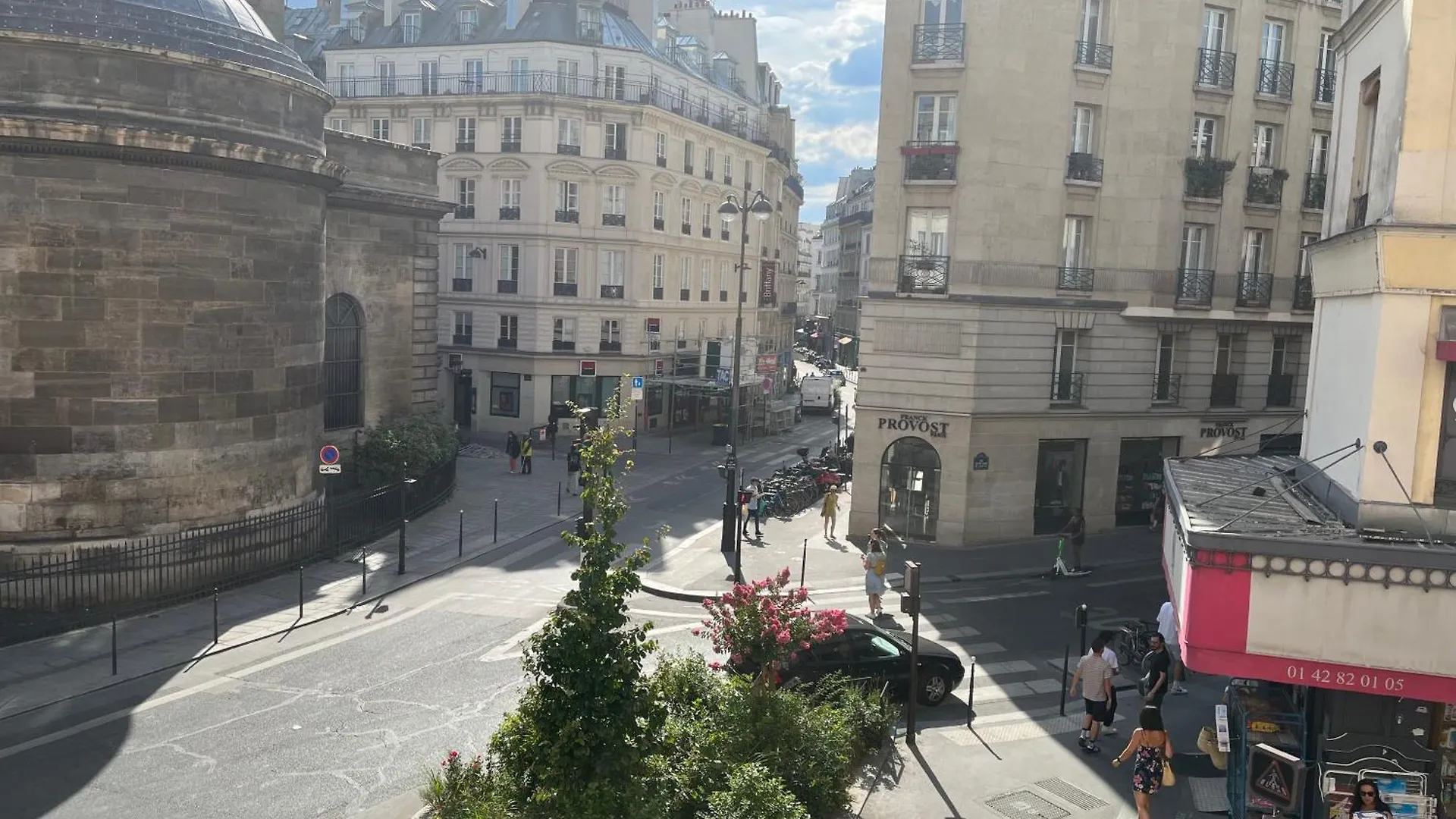 3 Pieces Martyrs - Montmartre - Opera * Paris